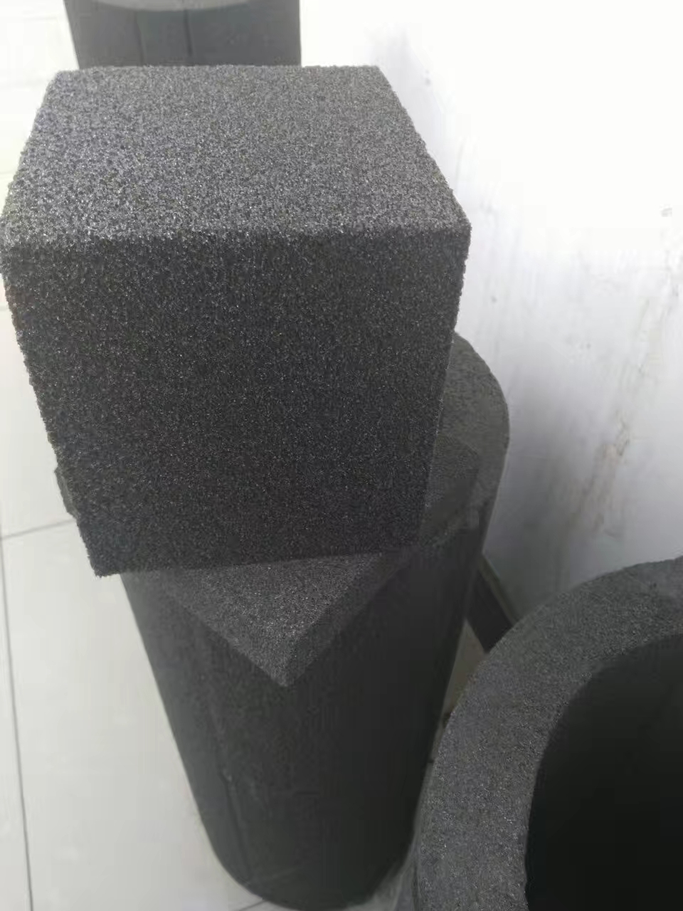 泡沫玻璃滿足人們好多的需求